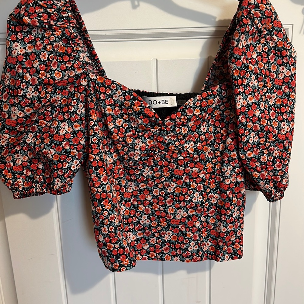 Floral sweetheart puffed sleeve blouse